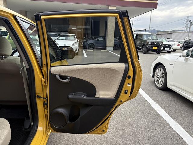 フィットハイブリッド CD・キーレス・クルコン・ステアリングリモコン・アイドリングストップ(36枚目)