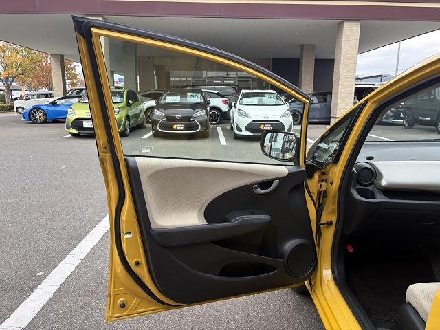 フィットハイブリッド CD・キーレス・クルコン・ステアリングリモコン・アイドリングストップ(38枚目)