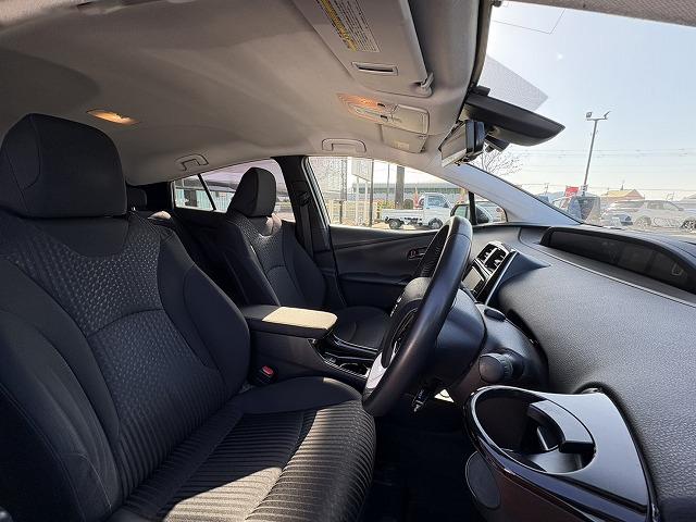 プリウス Ｓセーフティプラス　ＬＥＤヘッドライト・バックカメラ・デジタルインナーミラー・レーダークルーズ・障害物センサー・フォグライト・衝突軽減ブレーキ・フルセグＴＶ・Ｂｌｕｅｔｏｏｔｈ・メモリーナビ・ＥＴＣ・スマートキー（8枚目）