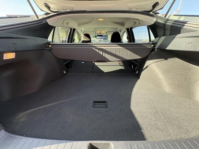 プリウス Ｓセーフティプラス　ＬＥＤヘッドライト・バックカメラ・デジタルインナーミラー・レーダークルーズ・障害物センサー・フォグライト・衝突軽減ブレーキ・フルセグＴＶ・Ｂｌｕｅｔｏｏｔｈ・メモリーナビ・ＥＴＣ・スマートキー（24枚目）