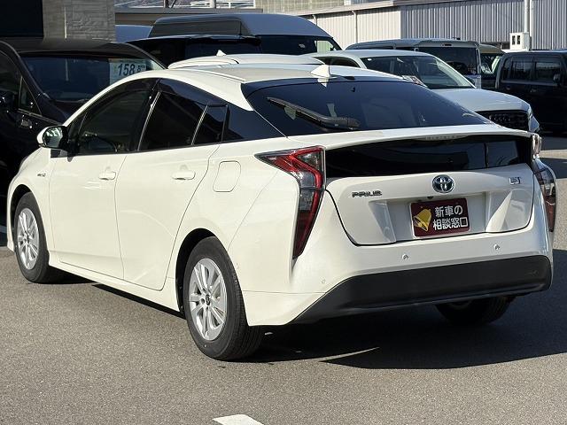 プリウス Ｓセーフティプラス　ＬＥＤヘッドライト・バックカメラ・デジタルインナーミラー・レーダークルーズ・障害物センサー・フォグライト・衝突軽減ブレーキ・フルセグＴＶ・Ｂｌｕｅｔｏｏｔｈ・メモリーナビ・ＥＴＣ・スマートキー（32枚目）