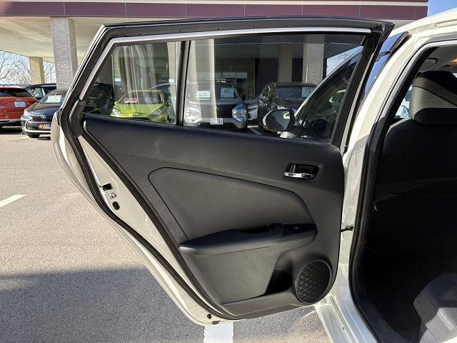 プリウス Ｓセーフティプラス　ＬＥＤヘッドライト・バックカメラ・デジタルインナーミラー・レーダークルーズ・障害物センサー・フォグライト・衝突軽減ブレーキ・フルセグＴＶ・Ｂｌｕｅｔｏｏｔｈ・メモリーナビ・ＥＴＣ・スマートキー（45枚目）