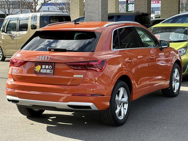 Ｑ３ ３５ＴＦＳＩアドバンスド　全方位モニタ・ＬＥＤヘッドライト・パワーバックドア・シートヒーター・白革シート・ＥＴＣ２．０・スマートキー・アイドリングストップ・電動格納ドアミラー・純正アルミホイール（2枚目）