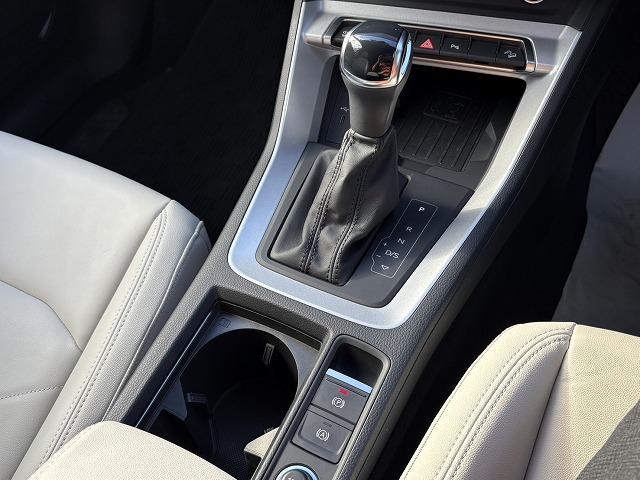 Ｑ３ ３５ＴＦＳＩアドバンスド　全方位モニタ・ＬＥＤヘッドライト・パワーバックドア・シートヒーター・白革シート・ＥＴＣ２．０・スマートキー・アイドリングストップ・電動格納ドアミラー・純正アルミホイール（6枚目）