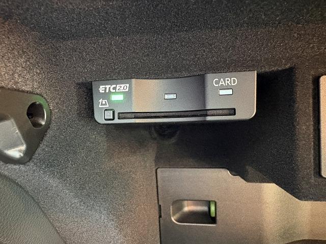 Ｑ３ ３５ＴＦＳＩアドバンスド　全方位モニタ・ＬＥＤヘッドライト・パワーバックドア・シートヒーター・白革シート・ＥＴＣ２．０・スマートキー・アイドリングストップ・電動格納ドアミラー・純正アルミホイール（15枚目）