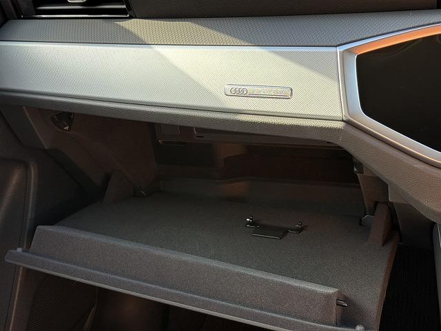 Ｑ３ ３５ＴＦＳＩアドバンスド　全方位モニタ・ＬＥＤヘッドライト・パワーバックドア・シートヒーター・白革シート・ＥＴＣ２．０・スマートキー・アイドリングストップ・電動格納ドアミラー・純正アルミホイール（18枚目）