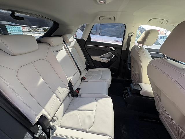 Ｑ３ ３５ＴＦＳＩアドバンスド　全方位モニタ・ＬＥＤヘッドライト・パワーバックドア・シートヒーター・白革シート・ＥＴＣ２．０・スマートキー・アイドリングストップ・電動格納ドアミラー・純正アルミホイール（19枚目）