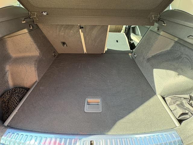 Ｑ３ ３５ＴＦＳＩアドバンスド　全方位モニタ・ＬＥＤヘッドライト・パワーバックドア・シートヒーター・白革シート・ＥＴＣ２．０・スマートキー・アイドリングストップ・電動格納ドアミラー・純正アルミホイール（22枚目）