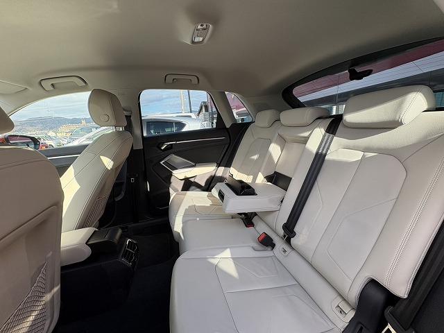 Ｑ３ ３５ＴＦＳＩアドバンスド　全方位モニタ・ＬＥＤヘッドライト・パワーバックドア・シートヒーター・白革シート・ＥＴＣ２．０・スマートキー・アイドリングストップ・電動格納ドアミラー・純正アルミホイール（24枚目）