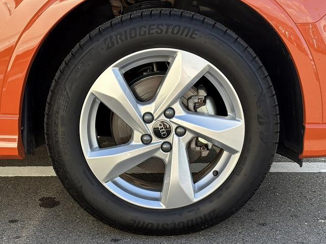 Ｑ３ ３５ＴＦＳＩアドバンスド　全方位モニタ・ＬＥＤヘッドライト・パワーバックドア・シートヒーター・白革シート・ＥＴＣ２．０・スマートキー・アイドリングストップ・電動格納ドアミラー・純正アルミホイール（38枚目）