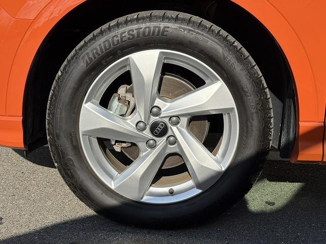 Ｑ３ ３５ＴＦＳＩアドバンスド　全方位モニタ・ＬＥＤヘッドライト・パワーバックドア・シートヒーター・白革シート・ＥＴＣ２．０・スマートキー・アイドリングストップ・電動格納ドアミラー・純正アルミホイール（39枚目）