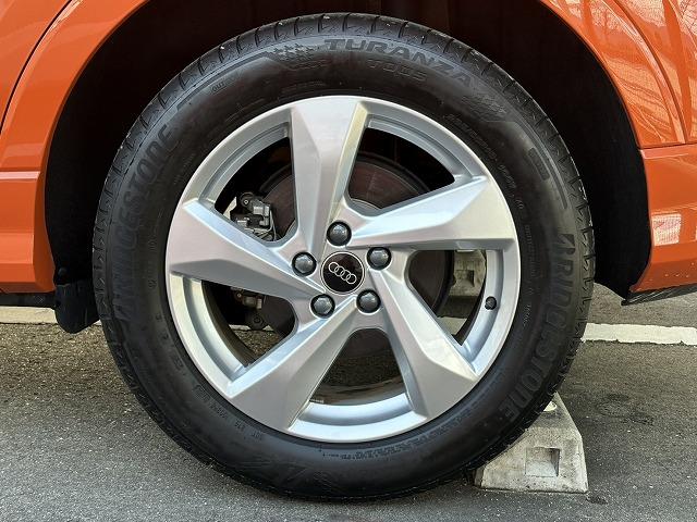 Ｑ３ ３５ＴＦＳＩアドバンスド　全方位モニタ・ＬＥＤヘッドライト・パワーバックドア・シートヒーター・白革シート・ＥＴＣ２．０・スマートキー・アイドリングストップ・電動格納ドアミラー・純正アルミホイール（40枚目）