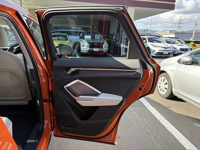 Ｑ３ ３５ＴＦＳＩアドバンスド　全方位モニタ・ＬＥＤヘッドライト・パワーバックドア・シートヒーター・白革シート・ＥＴＣ２．０・スマートキー・アイドリングストップ・電動格納ドアミラー・純正アルミホイール（42枚目）