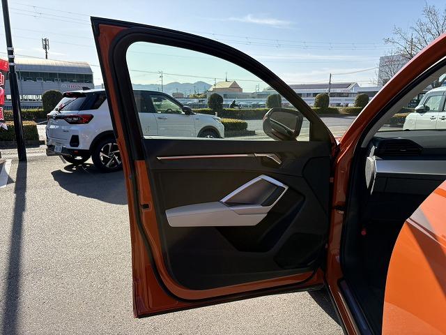 Ｑ３ ３５ＴＦＳＩアドバンスド　全方位モニタ・ＬＥＤヘッドライト・パワーバックドア・シートヒーター・白革シート・ＥＴＣ２．０・スマートキー・アイドリングストップ・電動格納ドアミラー・純正アルミホイール（44枚目）