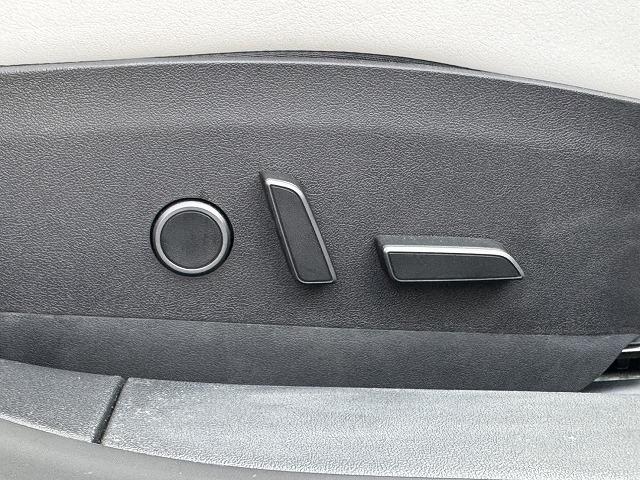 モデル３ ロングレンジ　ＡＷＤ　ワンオーナー／禁煙車／オートパイロット／白革シート／ガラスルーフ／ＥＴＣ２．０／全方位カメラ／ハンドルヒーター／シートヒーター／オートパイロット／カードキー（3枚目）