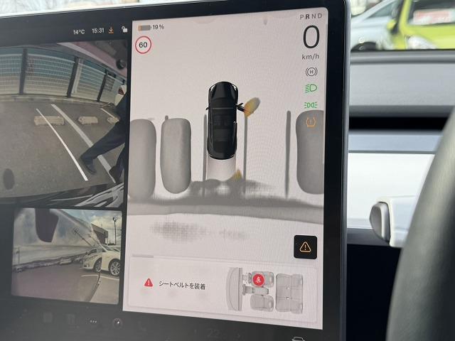 モデル３ ロングレンジ　ＡＷＤ　ワンオーナー／禁煙車／オートパイロット／白革シート／ガラスルーフ／ＥＴＣ２．０／全方位カメラ／ハンドルヒーター／シートヒーター／オートパイロット／カードキー（7枚目）