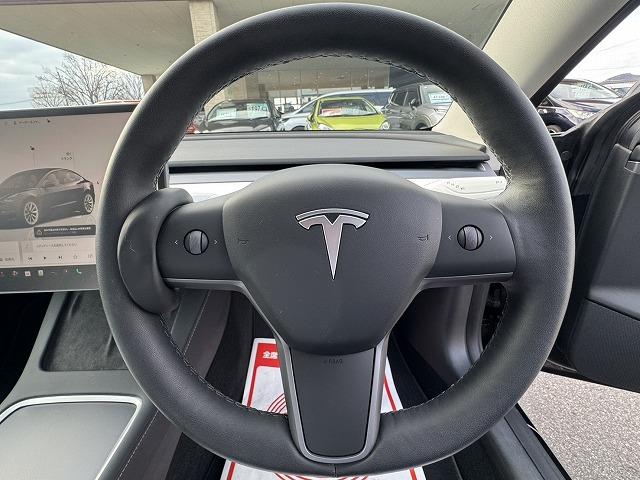 モデル３ ロングレンジ　ＡＷＤ　ワンオーナー／禁煙車／オートパイロット／白革シート／ガラスルーフ／ＥＴＣ２．０／全方位カメラ／ハンドルヒーター／シートヒーター／オートパイロット／カードキー（10枚目）