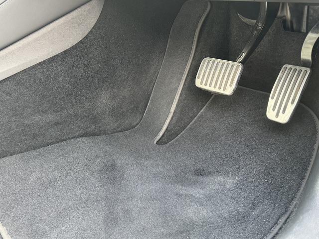 モデル３ ロングレンジ　ＡＷＤ　ワンオーナー／禁煙車／オートパイロット／白革シート／ガラスルーフ／ＥＴＣ２．０／全方位カメラ／ハンドルヒーター／シートヒーター／オートパイロット／カードキー（21枚目）