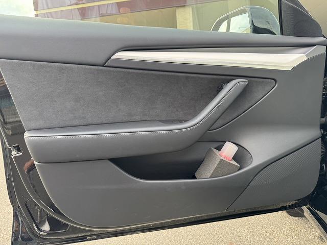 モデル３ ロングレンジ　ＡＷＤ　ワンオーナー／禁煙車／オートパイロット／白革シート／ガラスルーフ／ＥＴＣ２．０／全方位カメラ／ハンドルヒーター／シートヒーター／オートパイロット／カードキー（26枚目）