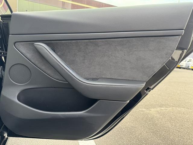 モデル３ ロングレンジ　ＡＷＤ　ワンオーナー／禁煙車／オートパイロット／白革シート／ガラスルーフ／ＥＴＣ２．０／全方位カメラ／ハンドルヒーター／シートヒーター／オートパイロット／カードキー（27枚目）