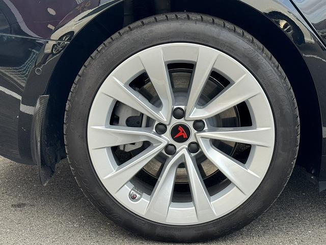 モデル３ ロングレンジ　ＡＷＤ　ワンオーナー／禁煙車／オートパイロット／白革シート／ガラスルーフ／ＥＴＣ２．０／全方位カメラ／ハンドルヒーター／シートヒーター／オートパイロット／カードキー（32枚目）