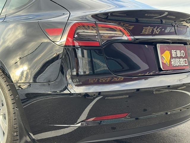 モデル３ ロングレンジ　ＡＷＤ　ワンオーナー／禁煙車／オートパイロット／白革シート／ガラスルーフ／ＥＴＣ２．０／全方位カメラ／ハンドルヒーター／シートヒーター／オートパイロット／カードキー（52枚目）