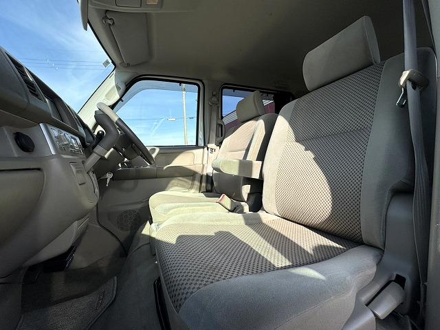 エブリイワゴン ＰＺターボスペシャル　両側電動スライド／オートステップ／キーレス／ナビ／ＴＶ／１４インチアルミ／ＣＤ／ＤＶＤ／ＥＴＣ／フォグライト／ＨＩＤヘッドライト／オートエアコン／ターボ（16枚目）