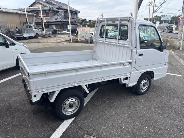 サンバートラック ＴＢ　／４ＷＤ／エアコン／パワステ／５速（4枚目）