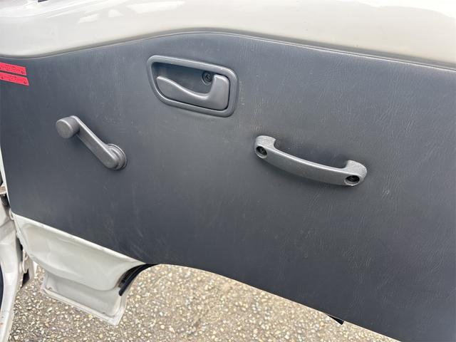 サンバートラック ＴＢ　／４ＷＤ／エアコン／パワステ／５速（7枚目）