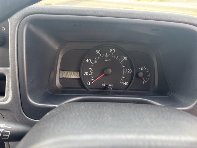 サンバートラック ＴＢ　／４ＷＤ／エアコン／パワステ／５速（8枚目）