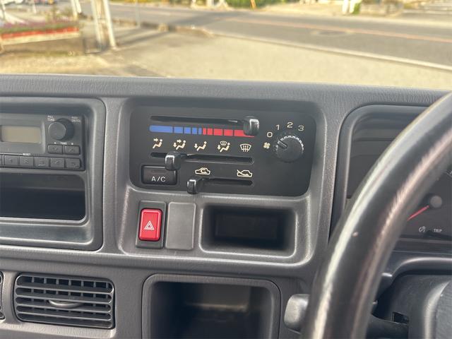 サンバートラック ＴＢ　／４ＷＤ／エアコン／パワステ／５速（9枚目）