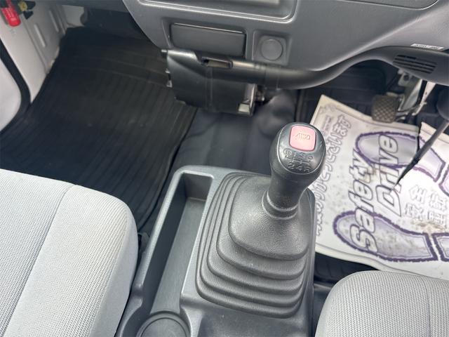 サンバートラック ＴＢ　／４ＷＤ／エアコン／パワステ／５速（11枚目）