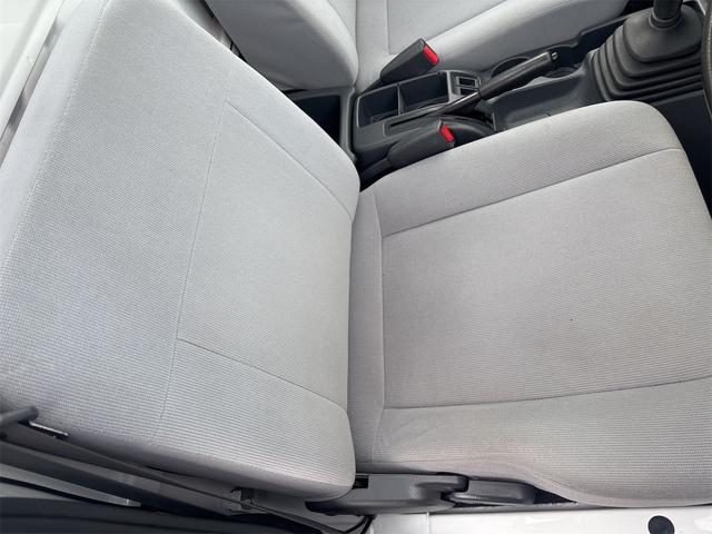 サンバートラック ＴＢ　／４ＷＤ／エアコン／パワステ／５速（13枚目）