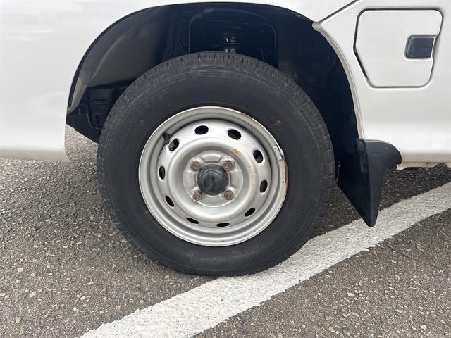 サンバートラック ＴＢ　／４ＷＤ／エアコン／パワステ／５速（17枚目）