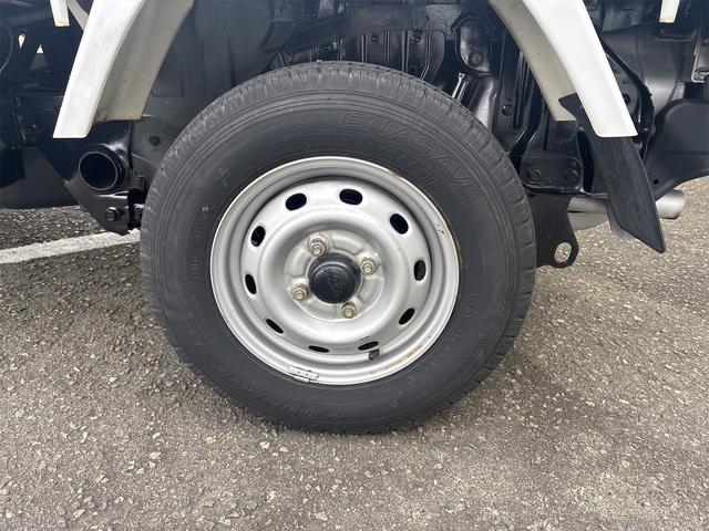 サンバートラック ＴＢ　／４ＷＤ／エアコン／パワステ／５速（18枚目）