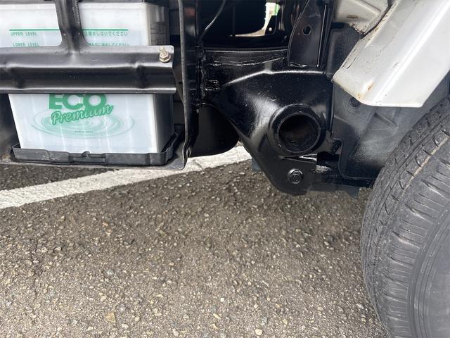 サンバートラック ＴＢ　／４ＷＤ／エアコン／パワステ／５速（23枚目）