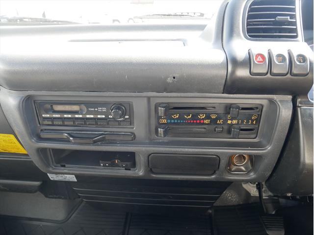 エルフトラック 3t高床強化ダンプ 5速マニュアル/3ペダル アオリ一方開仕様 新明和製(DR2-0110SY) ETC HSA(坂道発進補助装置)中間ピン2ヶ DPD(ディーゼル粒子拡散装置) ASR(駆動防滑装置)タレゴム新調 フロントフォグランプ(24枚目)