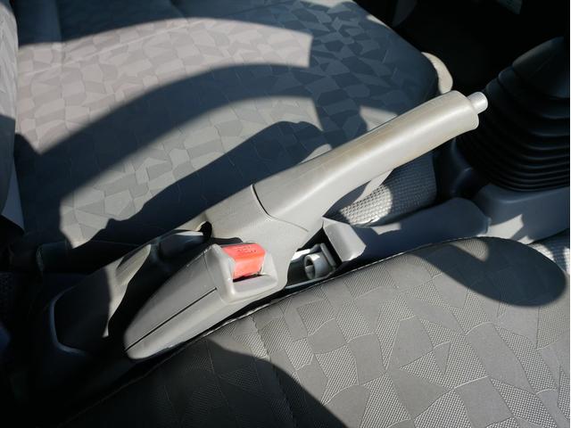 エルフトラック 3t高床強化ダンプ 5速マニュアル/3ペダル アオリ一方開仕様 新明和製(DR2-0110SY) ETC HSA(坂道発進補助装置)中間ピン2ヶ DPD(ディーゼル粒子拡散装置) ASR(駆動防滑装置)タレゴム新調 フロントフォグランプ(29枚目)