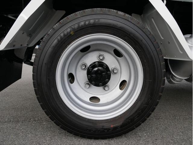 エルフトラック ２ｔ　全低床ダンプ　５ＭＴ　５速マニュアル／３ペダル　新明和　ＤＲ２－０１１０ＳＹ　中間ピン２ヶ　ＥＴＣ　ＨＳＡ　坂道発進補助装置　横滑り防止装置　アイドリングストップ　ＡＢＳ　運転席エアバッグ　タレゴム新調　Ａｄｂｌｕｅレス（33枚目）