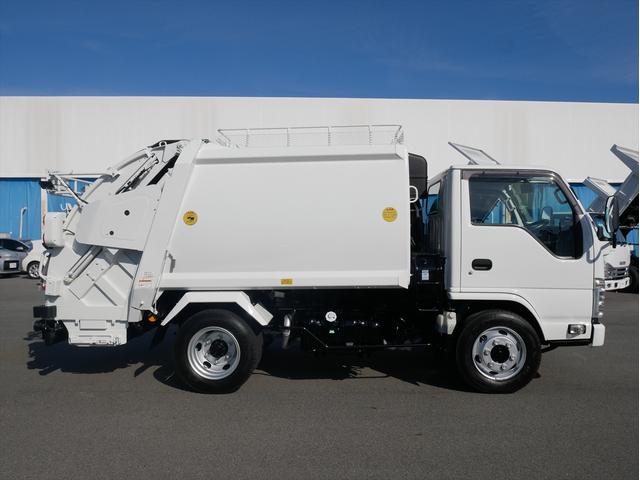 エルフトラック プレス式パッカー車　連続スイッチ　ターボ　３．０５ｔ　塵芥車　プレス式　極東製（ＧＢ４３－２７－Ｓ）４．３立米　６速マニュアル／３ペダル　　汚水タンク　ＨＳＡ（坂道発進補助装置）　横滑り防止装置　カラーバックモニター（5枚目）