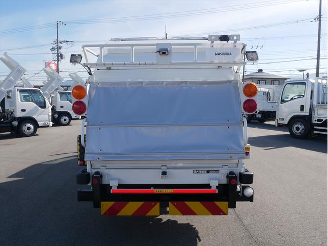 エルフトラック プレス式パッカー車　連続スイッチ　ターボ　３．０５ｔ　塵芥車　プレス式　極東製（ＧＢ４３－２７－Ｓ）４．３立米　６速マニュアル／３ペダル　　汚水タンク　ＨＳＡ（坂道発進補助装置）　横滑り防止装置　カラーバックモニター（7枚目）