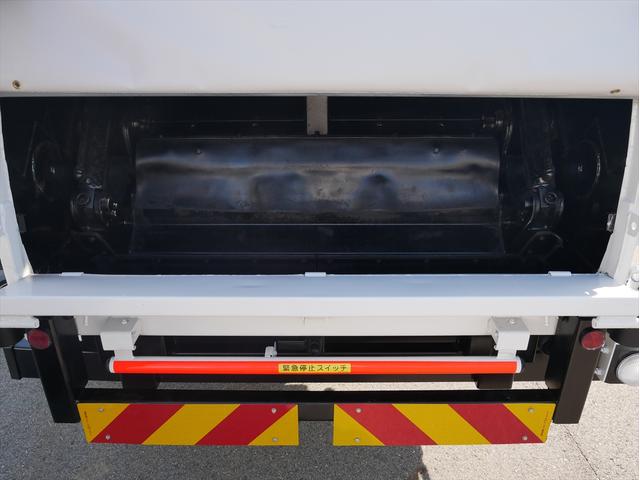 エルフトラック プレス式パッカー車　連続スイッチ　ターボ　３．０５ｔ　塵芥車　プレス式　極東製（ＧＢ４３－２７－Ｓ）４．３立米　６速マニュアル／３ペダル　　汚水タンク　ＨＳＡ（坂道発進補助装置）　横滑り防止装置　カラーバックモニター（13枚目）