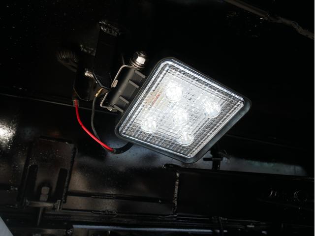 エルフトラック プレス式パッカー車　連続スイッチ　ターボ　３．０５ｔ　塵芥車　プレス式　極東製（ＧＢ４３－２７－Ｓ）４．３立米　６速マニュアル／３ペダル　　汚水タンク　ＨＳＡ（坂道発進補助装置）　横滑り防止装置　カラーバックモニター（17枚目）