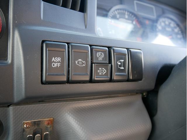 エルフトラック プレス式パッカー車　連続スイッチ　ターボ　３．０５ｔ　塵芥車　プレス式　極東製（ＧＢ４３－２７－Ｓ）４．３立米　６速マニュアル／３ペダル　　汚水タンク　ＨＳＡ（坂道発進補助装置）　横滑り防止装置　カラーバックモニター（31枚目）