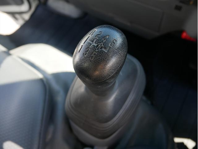 エルフトラック プレス式パッカー車　連続スイッチ　ターボ　３．０５ｔ　塵芥車　プレス式　極東製（ＧＢ４３－２７－Ｓ）４．３立米　６速マニュアル／３ペダル　　汚水タンク　ＨＳＡ（坂道発進補助装置）　横滑り防止装置　カラーバックモニター（32枚目）