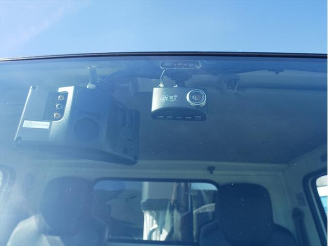 エルフトラック プレス式パッカー車　連続スイッチ　ターボ　３．０５ｔ　塵芥車　プレス式　極東製（ＧＢ４３－２７－Ｓ）４．３立米　６速マニュアル／３ペダル　　汚水タンク　ＨＳＡ（坂道発進補助装置）　横滑り防止装置　カラーバックモニター（36枚目）