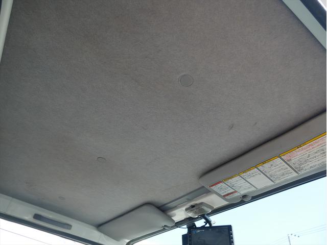 エルフトラック プレス式パッカー車　連続スイッチ　ターボ　３．０５ｔ　塵芥車　プレス式　極東製（ＧＢ４３－２７－Ｓ）４．３立米　６速マニュアル／３ペダル　　汚水タンク　ＨＳＡ（坂道発進補助装置）　横滑り防止装置　カラーバックモニター（38枚目）