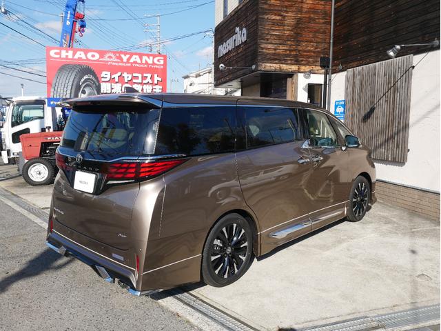 アルファードハイブリッド エグゼクティブラウンジ　登録済未使用車　寒冷地仕様　ニュートラルベージュ　ユニバーサルステップ　モデリスタエアロパーツセット　１９インチアルミホイール　デジタルインナーミラー　おくだけ充電　エグゼクティブフロアマットセット（10枚目）