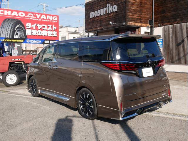 アルファードハイブリッド エグゼクティブラウンジ　登録済未使用車　寒冷地仕様　ニュートラルベージュ　ユニバーサルステップ　モデリスタエアロパーツセット　１９インチアルミホイール　デジタルインナーミラー　おくだけ充電　エグゼクティブフロアマットセット（11枚目）