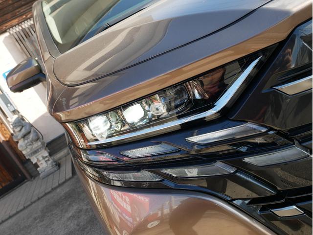アルファードハイブリッド エグゼクティブラウンジ　登録済未使用車　寒冷地仕様　ニュートラルベージュ　ユニバーサルステップ　モデリスタエアロパーツセット　１９インチアルミホイール　デジタルインナーミラー　おくだけ充電　エグゼクティブフロアマットセット（15枚目）
